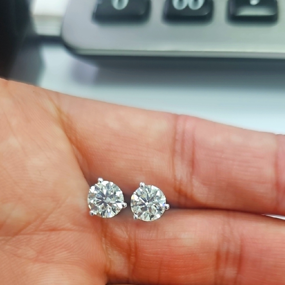 Martini Style STUD - Natural Diamond